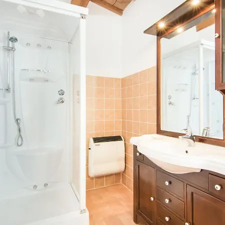 Ferienhaus Agrotourismus Im Apennin Mit Berdachtem Pool Und Whirlpool